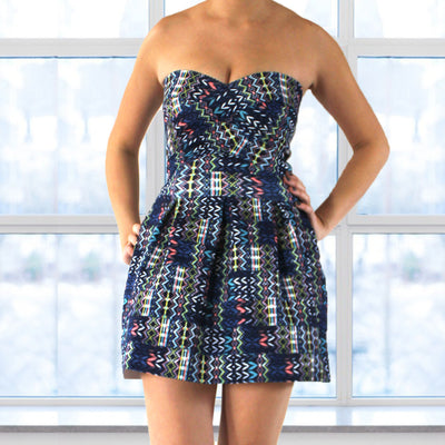Mørkeblå bandage kjole med geometrisk mønster