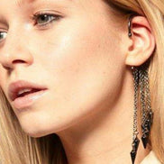 Sort Ear cuff med kæder og spikes