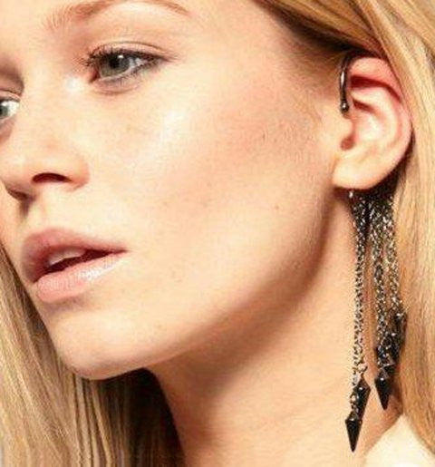 Sort Ear cuff med kæder og spikes