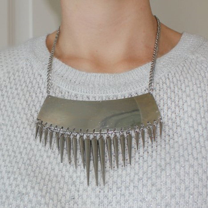 Krave halskæde med multi spikes