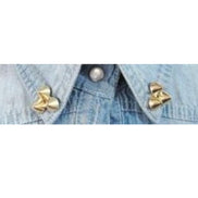 Broche med nitter til kraven