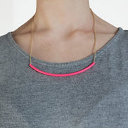 Neon pink halskæde