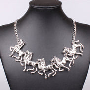 Heste på række halskæde