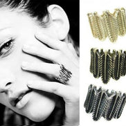 Fingerring med fjer