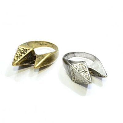 Pyramide ring