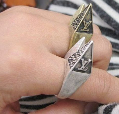 Trekant fingerring guld eller sølv