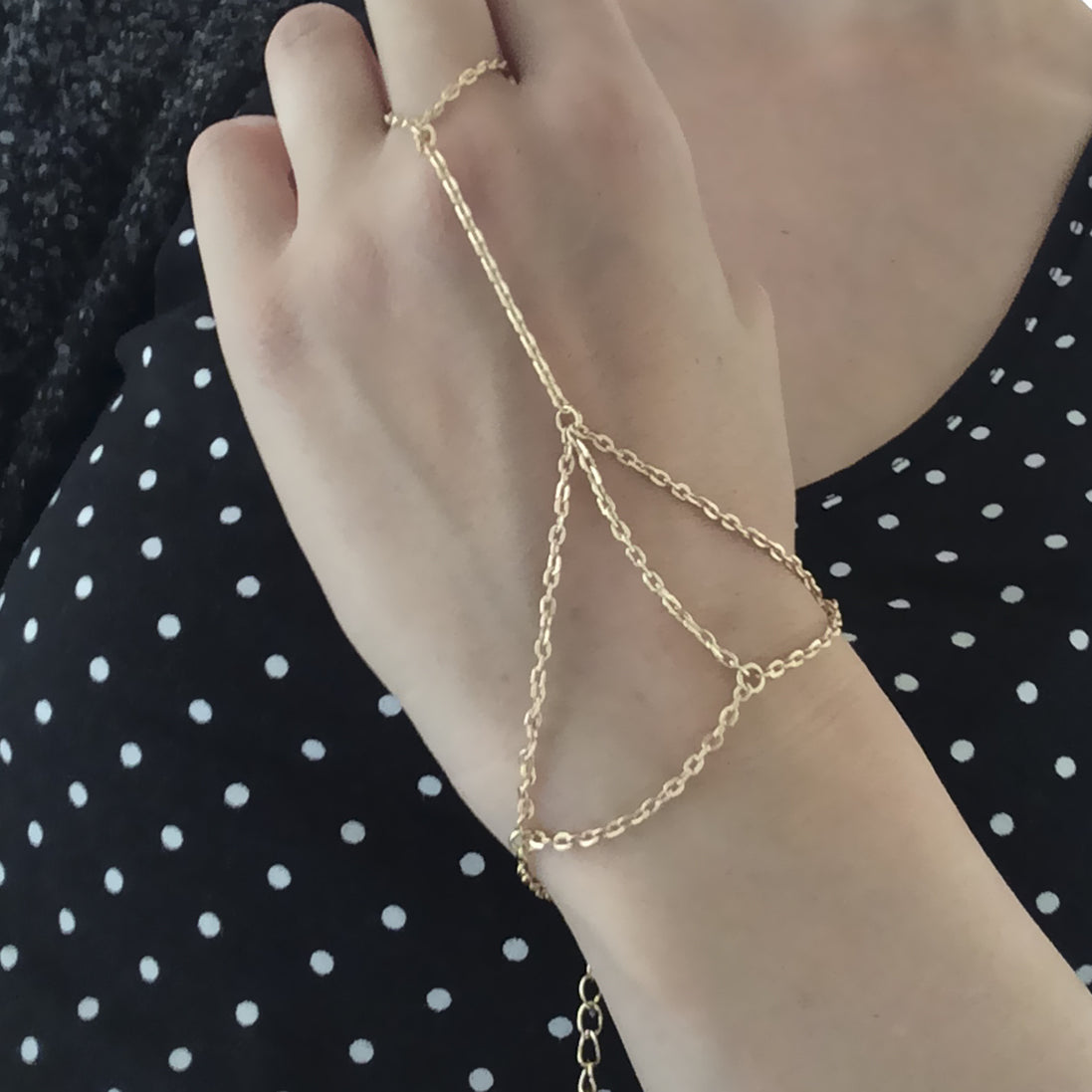 Slave armbånd med kæde til fingerring