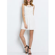 Kort hvid blomster blonde kjole