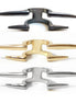 Ring med spikes igennem fingeren