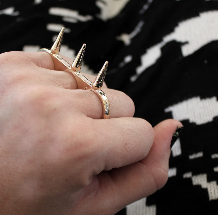 Trippel spike ring