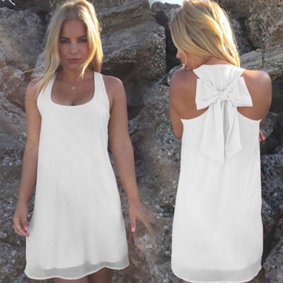 Hvid kjole med sløjfe på ryggen